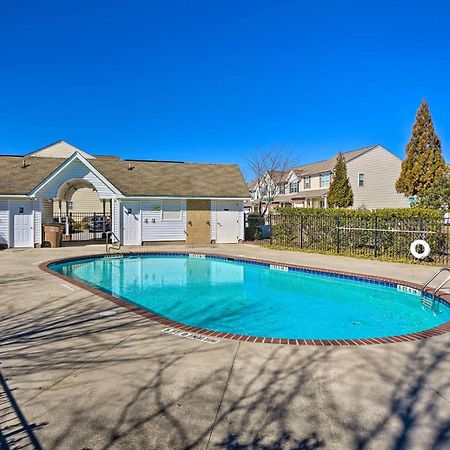 Cozy Greensboro Townhome With Community Pool And Grill Buitenkant foto