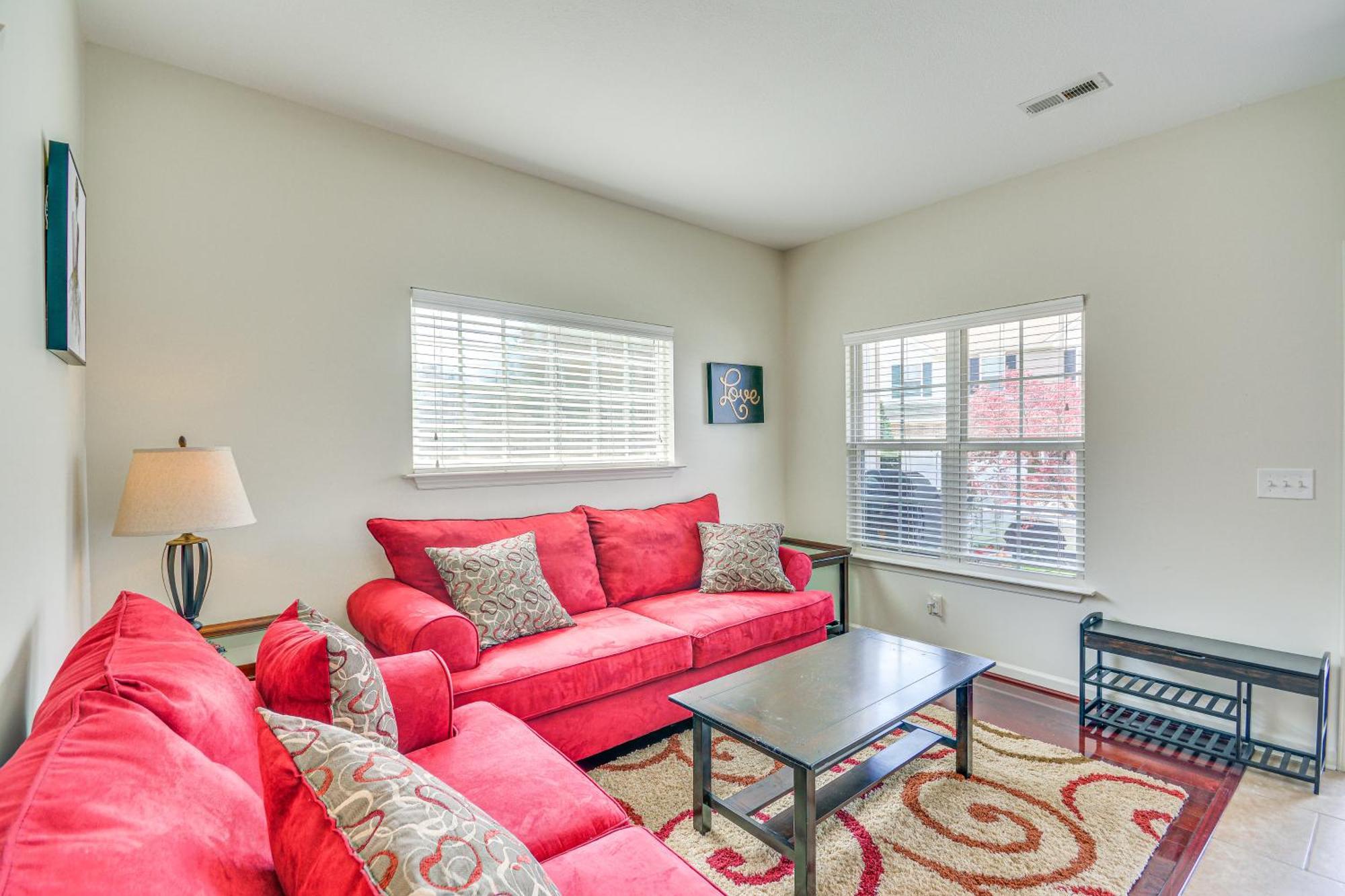 Cozy Greensboro Townhome With Community Pool And Grill Buitenkant foto